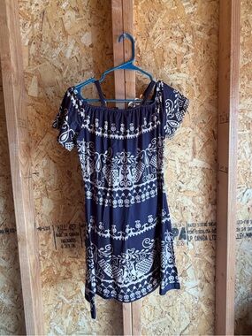 Backless Off-Shoulder Navy and White Printed Dress